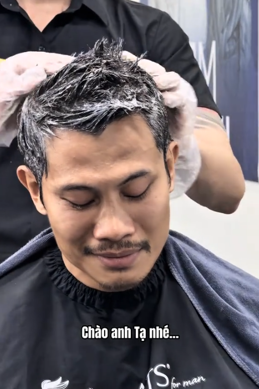 Nam diễn viên Mưa Đỏ rơi nước mắt: Chào anh Tạ nhé...- Ảnh 1. Nam diễn viên Mưa Đỏ rơi nước mắt: Chào anh Tạ nhé...- Ảnh 1.