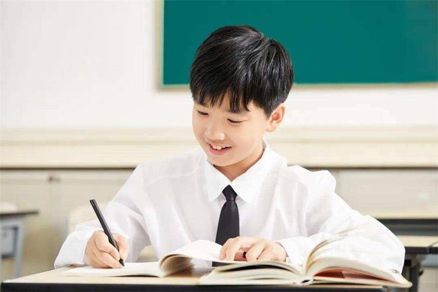Con lề mề đến mức khiến bố mẹ phát điên? Ý thức về thời gian không thể cứ Con lề mề đến mức khiến bố mẹ phát điên? Ý thức về thời gian không thể cứ