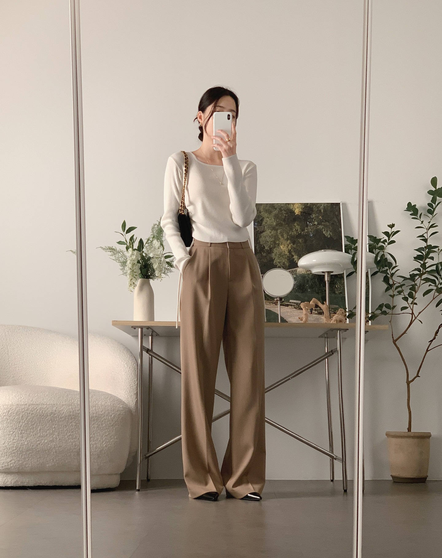 10 cách mặc quần màu be - item đang hot hơn cả quần trắng, ai thích style tối giản càng nên ghim - Ảnh 9. 10 cách mặc quần màu be - item đang hot hơn cả quần trắng, ai thích style tối giản càng nên ghim - Ảnh 9.