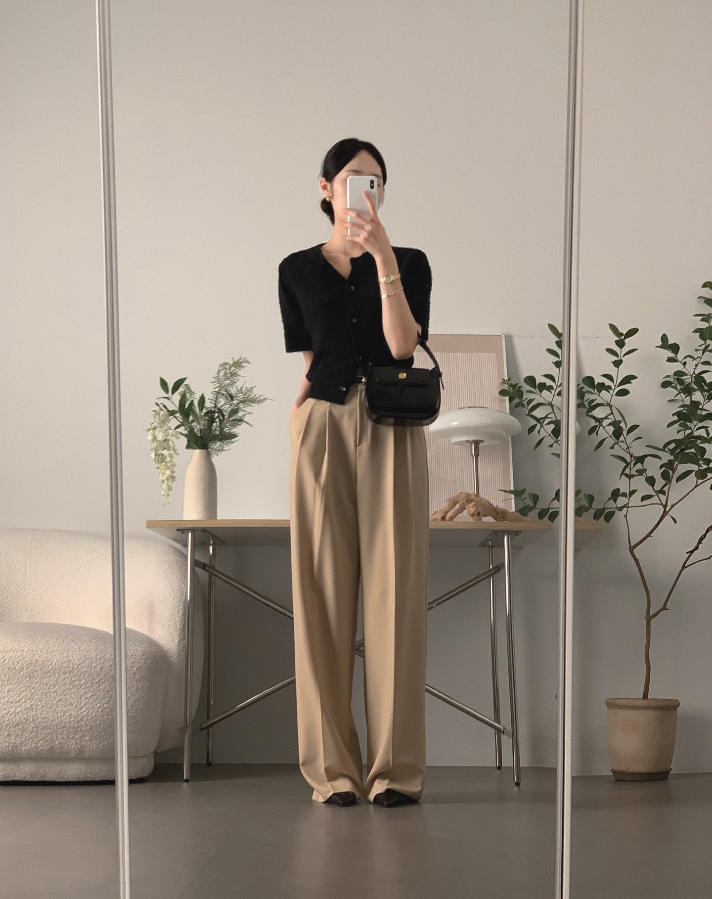 10 cách mặc quần màu be - item đang hot hơn cả quần trắng, ai thích style tối giản càng nên ghim - Ảnh 7. 10 cách mặc quần màu be - item đang hot hơn cả quần trắng, ai thích style tối giản càng nên ghim - Ảnh 7.