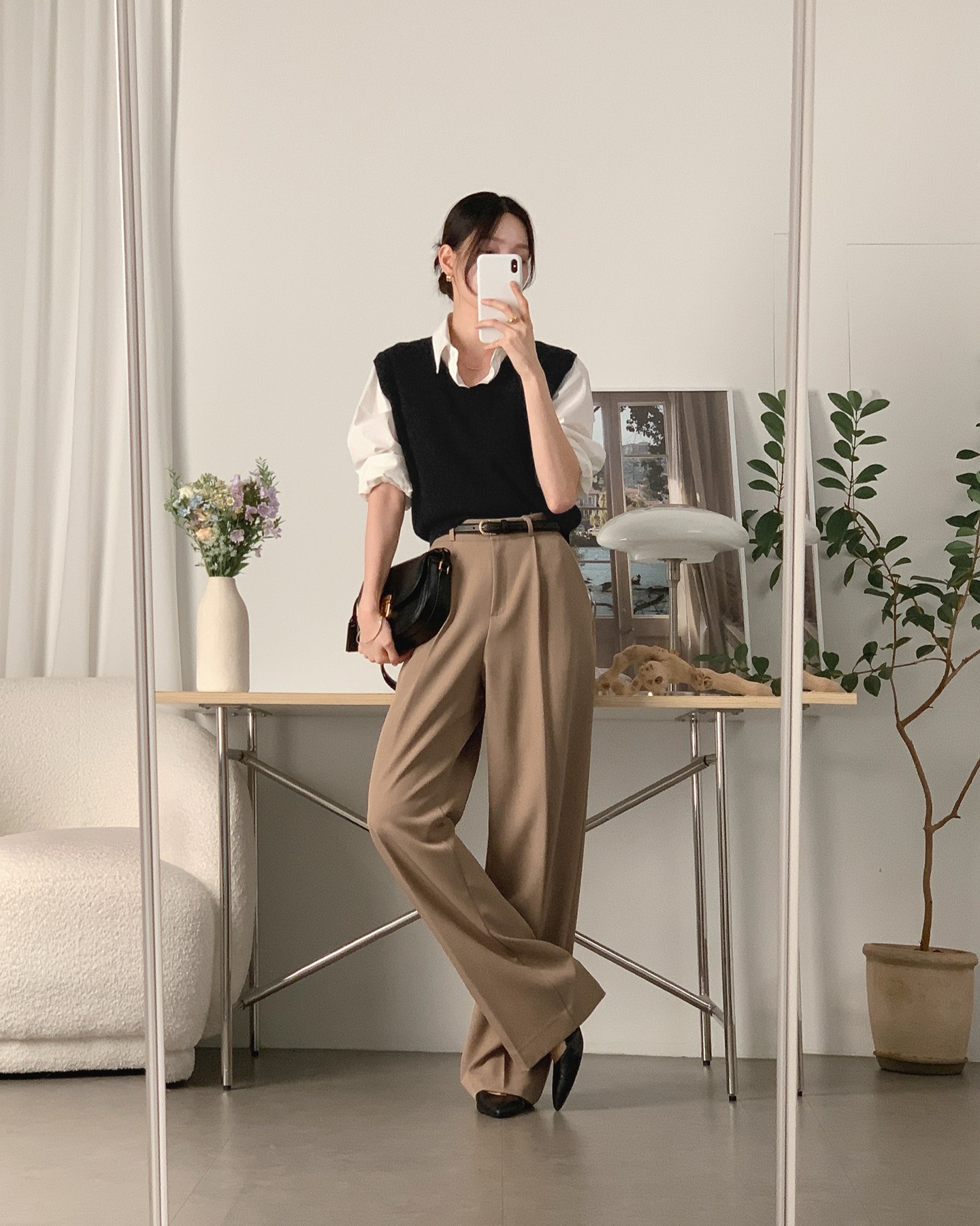 10 cách mặc quần màu be - item đang hot hơn cả quần trắng, ai thích style tối giản càng nên ghim - Ảnh 6. 10 cách mặc quần màu be - item đang hot hơn cả quần trắng, ai thích style tối giản càng nên ghim - Ảnh 6.