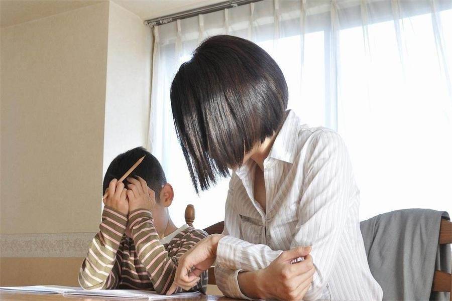 Con lề mề đến mức khiến bố mẹ phát điên? Ý thức về thời gian không thể cứ Con lề mề đến mức khiến bố mẹ phát điên? Ý thức về thời gian không thể cứ