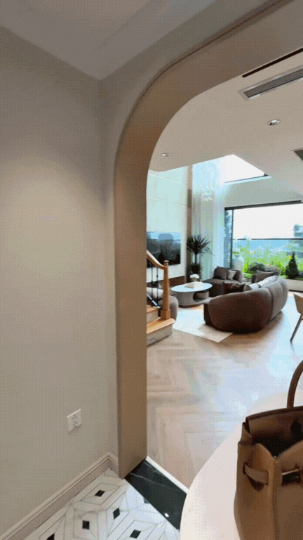 can-ho-duplex-thong-tang-san-vuon-ecopark-2-17605201286001373547413.gif