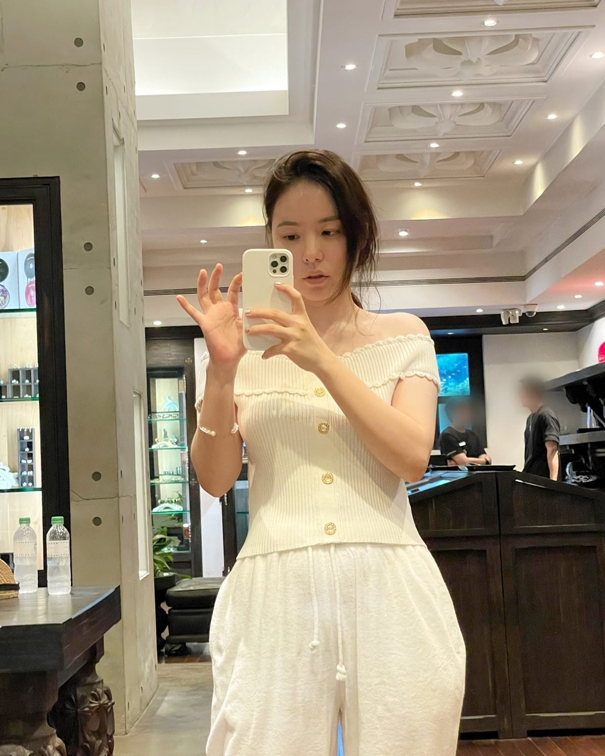 Minh tinh có body nóng bỏng bị soi tăng cân, cách đáp trả là sách mẫu cho phụ nữ U40- Ảnh 15. Minh tinh có body nóng bỏng bị soi tăng cân, cách đáp trả là sách mẫu cho phụ nữ U40- Ảnh 15.