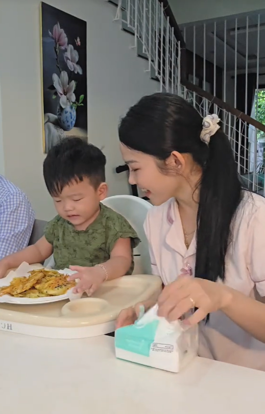 Mẹ bỉm bị miệt thị gay gắt vì “chỉ biết làm việc nhà” và lời đáp trả sắc bén được dân mạng rần rần đòi “ụp vương miện”- Ảnh 9. Mẹ bỉm bị miệt thị gay gắt vì “chỉ biết làm việc nhà” và lời đáp trả sắc bén được dân mạng rần rần đòi “ụp vương miện”- Ảnh 9.