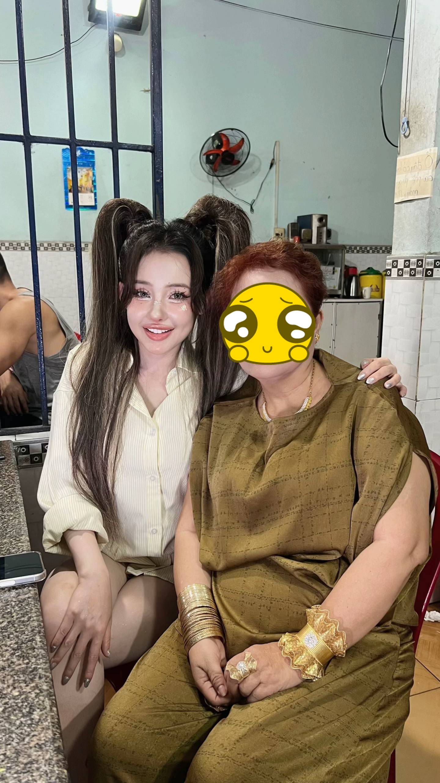 Mẹ của Ngân 98 là ai?- Ảnh 2. Mẹ của Ngân 98 là ai?- Ảnh 2.