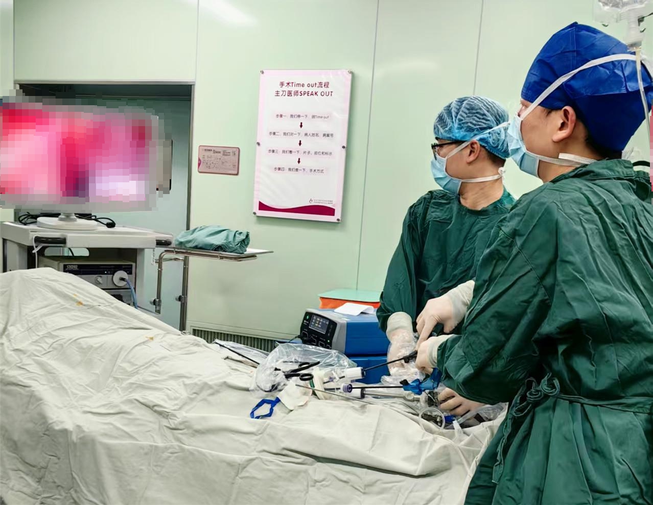 Thấy bụng của con gái lớp 9 ngày càng to, mẹ vội vàng đưa đi khám thì chết sững khi bác sĩ nói 5 từ- Ảnh 2. Thấy bụng của con gái lớp 9 ngày càng to, mẹ vội vàng đưa đi khám thì chết sững khi bác sĩ nói 5 từ- Ảnh 2.