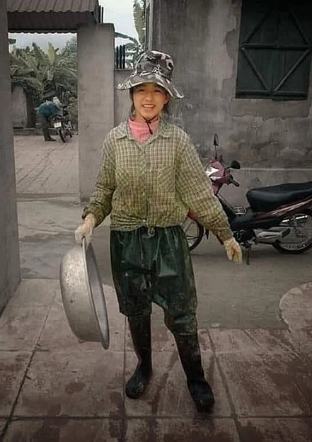 Hoa hậu Đỗ Thị Hà từng bật khóc khi nhìn 1 bức ảnh, xem mà phải khen: Cha mẹ dạy thật khéo! - Ảnh 2. Hoa hậu Đỗ Thị Hà từng bật khóc khi nhìn 1 bức ảnh, xem mà phải khen: Cha mẹ dạy thật khéo! - Ảnh 2.