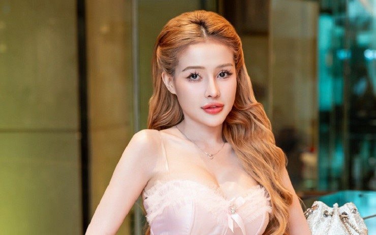Sự thật mối quan hệ giữa Ngân 98 và bố mẹ ruột- Ảnh 2. Sự thật mối quan hệ giữa Ngân 98 và bố mẹ ruột- Ảnh 2.