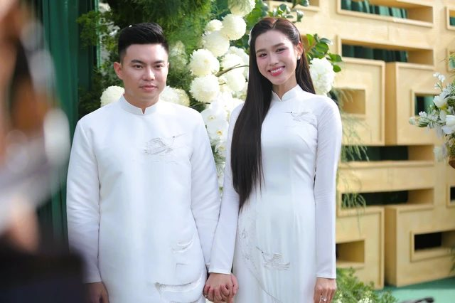 Tập đoàn Sơn Hải nhà chồng sắp cưới Hoa hậu Đỗ Thị Hà trả lương thưởng cho nhân viên: Lái xe ủi, xe ben hơn 300 triệu, kỹ sư hơn 500 triệu, quản lý 1,4 tỷ đồng một năm - Ảnh 1. Tập đoàn Sơn Hải nhà chồng sắp cưới Hoa hậu Đỗ Thị Hà trả lương thưởng cho nhân viên: Lái xe ủi, xe ben hơn 300 triệu, kỹ sư hơn 500 triệu, quản lý 1,4 tỷ đồng một năm - Ảnh 1.