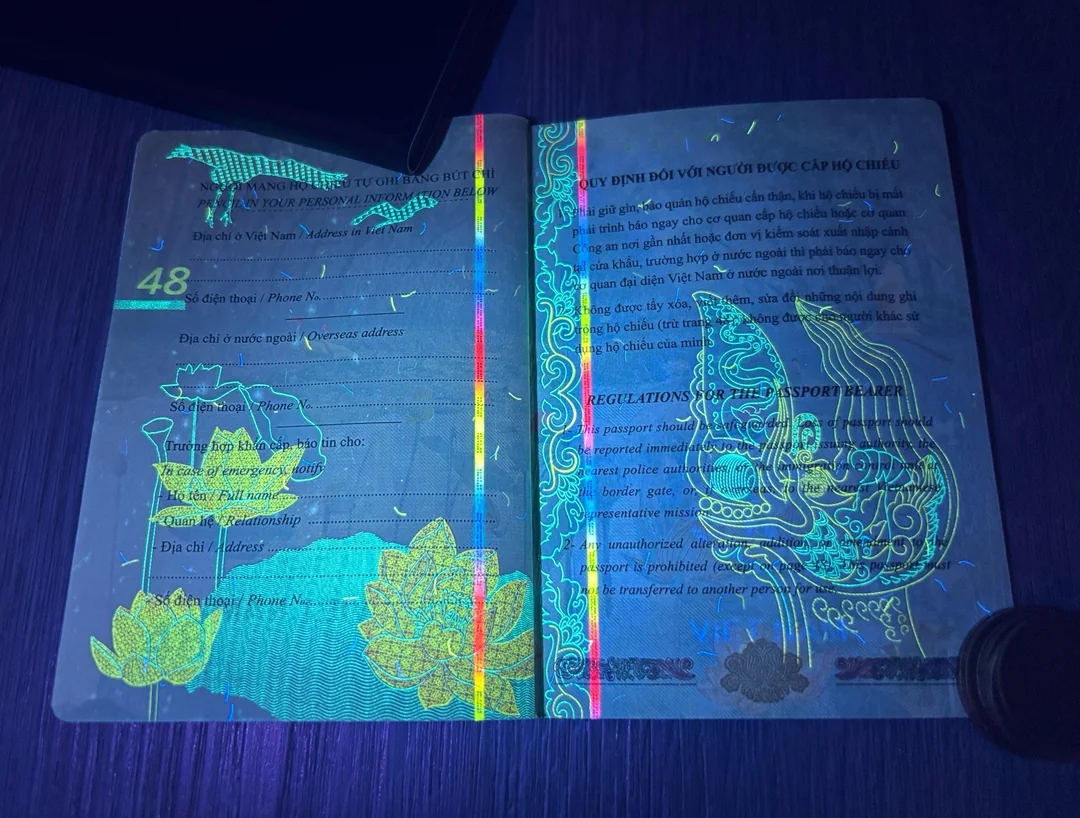 never-knew-the-vietnamese-passport-looked-this-cool-under-v0-x0k83zalc3vf1-1760584052409263397247-1760592006734-17605920068062004486337.jpg