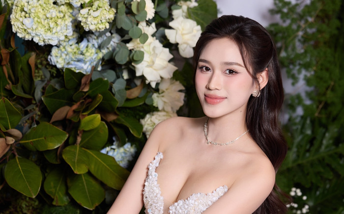 Hoa hậu Đỗ Thị Hà từng bật khóc khi nhìn 1 bức ảnh, xem mà phải khen: Cha mẹ dạy thật khéo! - Ảnh 1. Hoa hậu Đỗ Thị Hà từng bật khóc khi nhìn 1 bức ảnh, xem mà phải khen: Cha mẹ dạy thật khéo! - Ảnh 1.