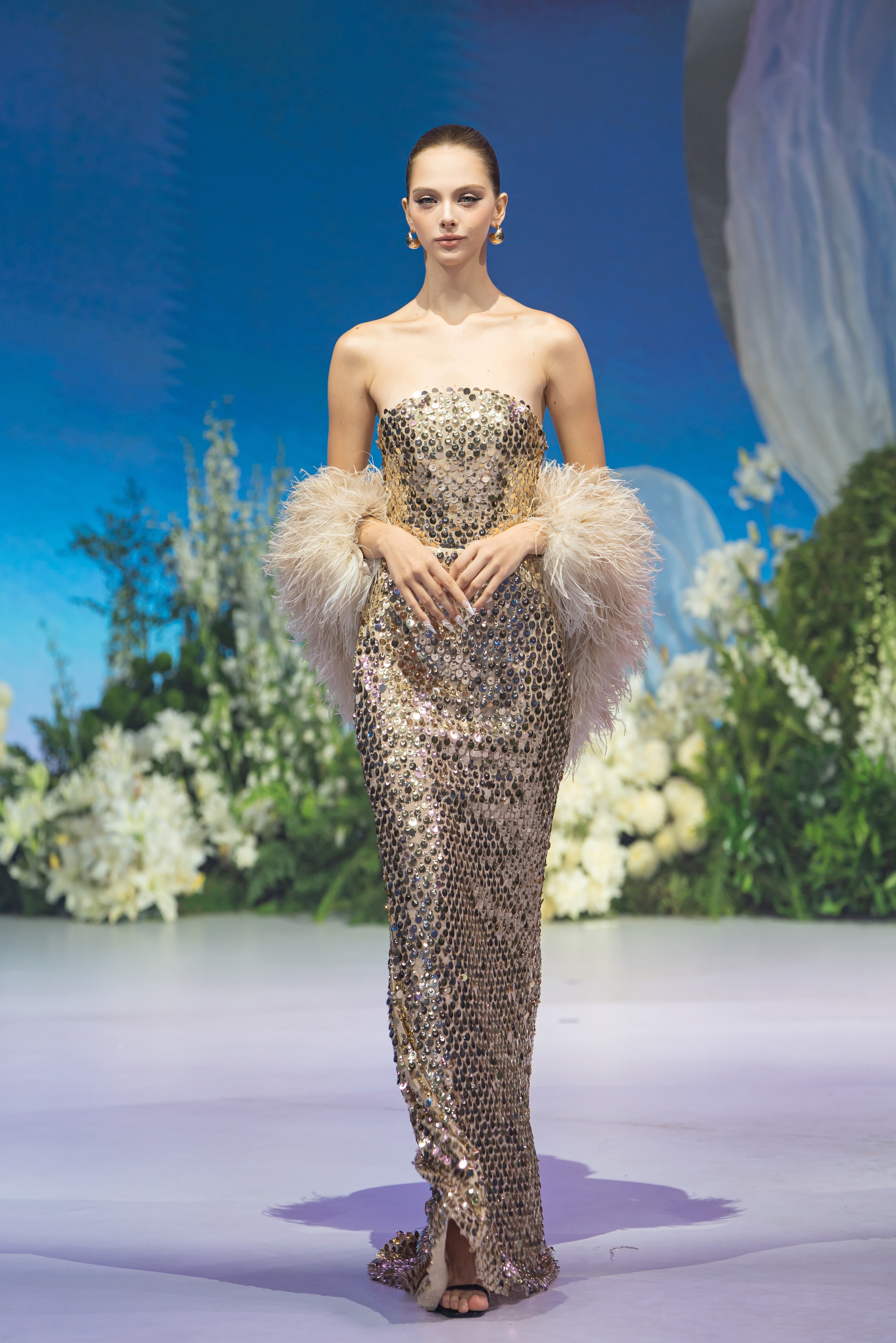 Thúy Ngân đọ dáng cùng "mỹ nhân đẹp nhất Philippines" Marian Rivera - Ảnh 9. Thúy Ngân đọ dáng cùng "mỹ nhân đẹp nhất Philippines" Marian Rivera - Ảnh 9.