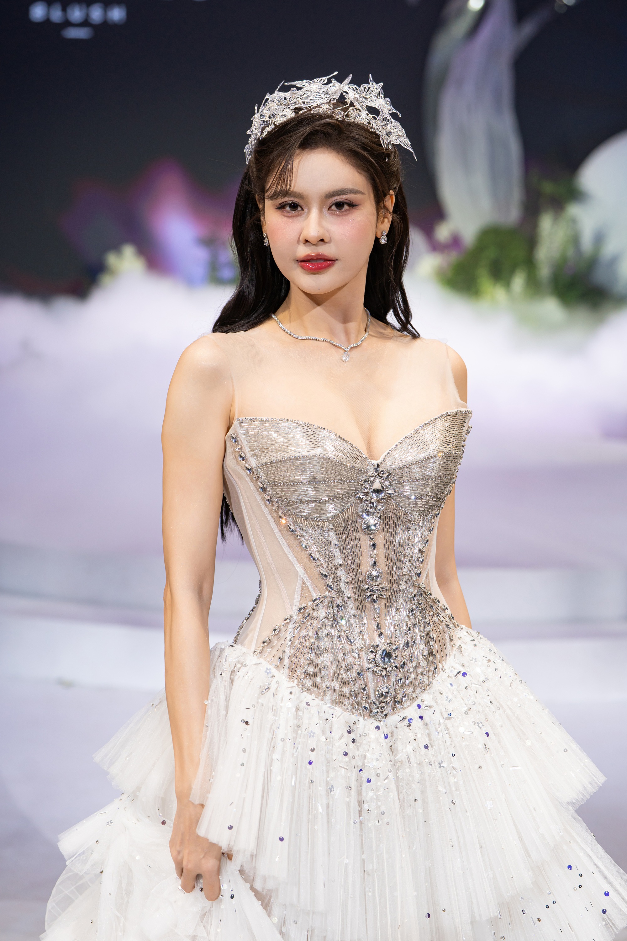 Thúy Ngân đọ dáng cùng "mỹ nhân đẹp nhất Philippines" Marian Rivera - Ảnh 7. Thúy Ngân đọ dáng cùng "mỹ nhân đẹp nhất Philippines" Marian Rivera - Ảnh 7.