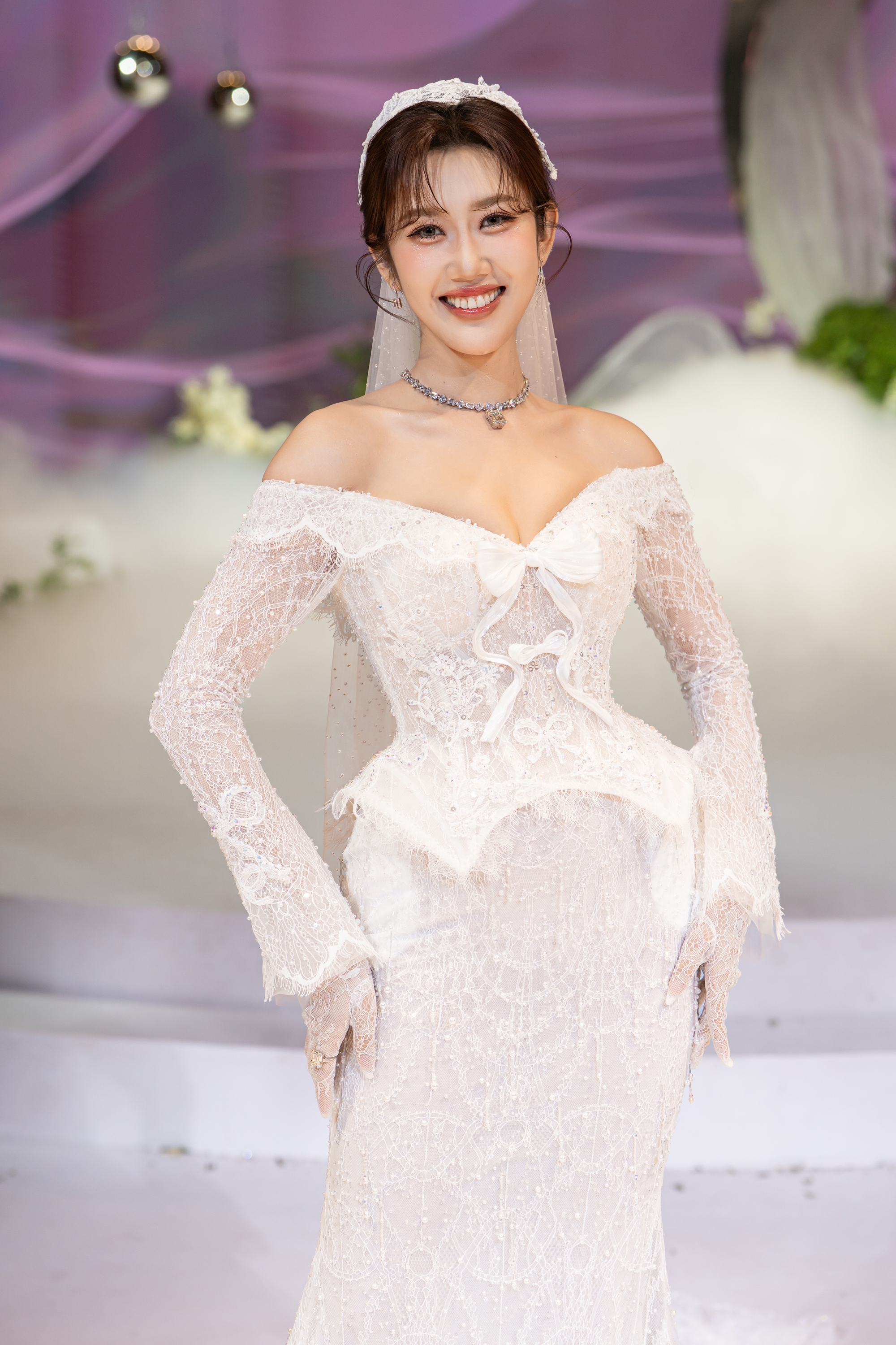 Thúy Ngân đọ dáng cùng "mỹ nhân đẹp nhất Philippines" Marian Rivera - Ảnh 2. Thúy Ngân đọ dáng cùng "mỹ nhân đẹp nhất Philippines" Marian Rivera - Ảnh 2.