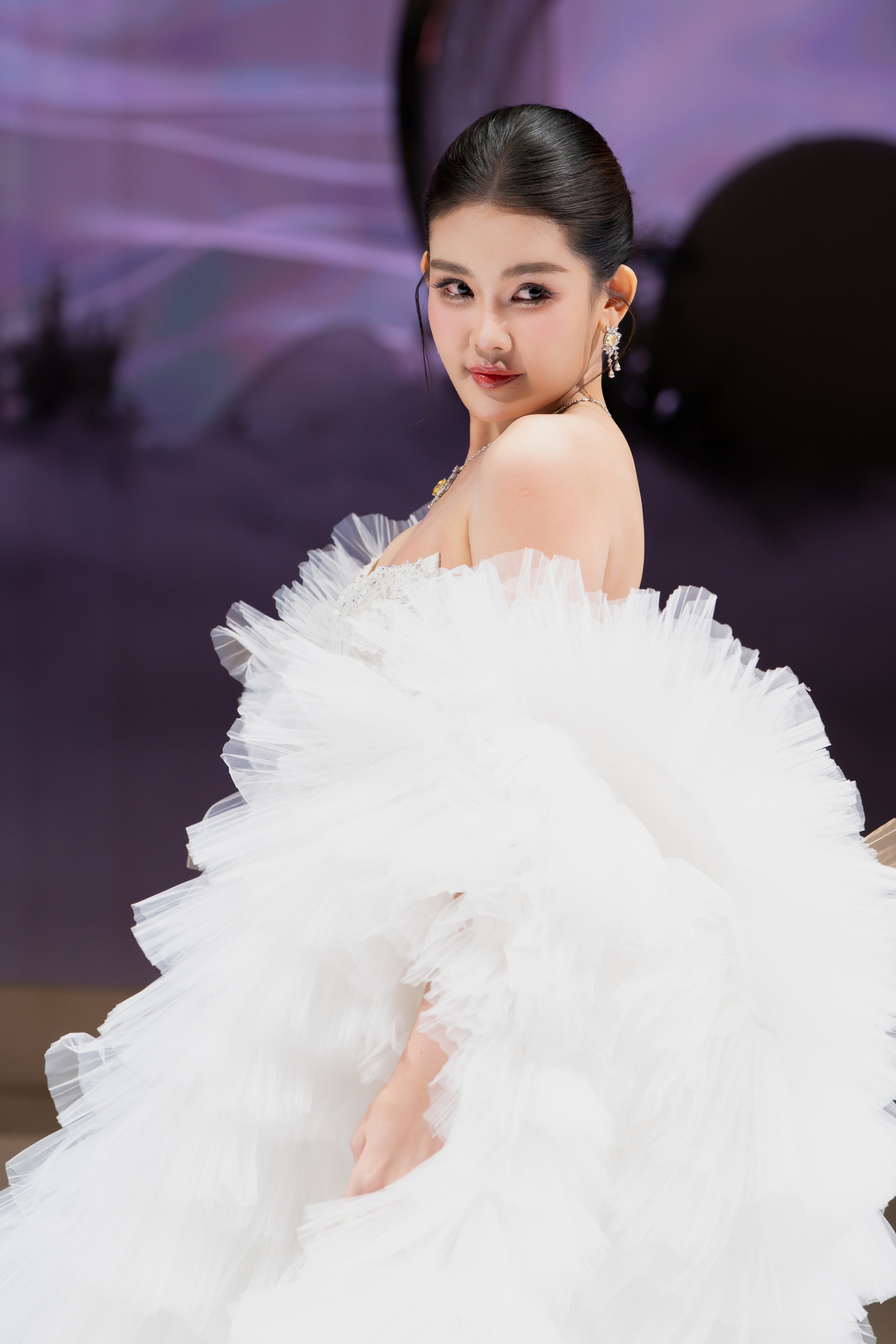 Thúy Ngân đọ dáng cùng "mỹ nhân đẹp nhất Philippines" Marian Rivera - Ảnh 12. Thúy Ngân đọ dáng cùng "mỹ nhân đẹp nhất Philippines" Marian Rivera - Ảnh 13.