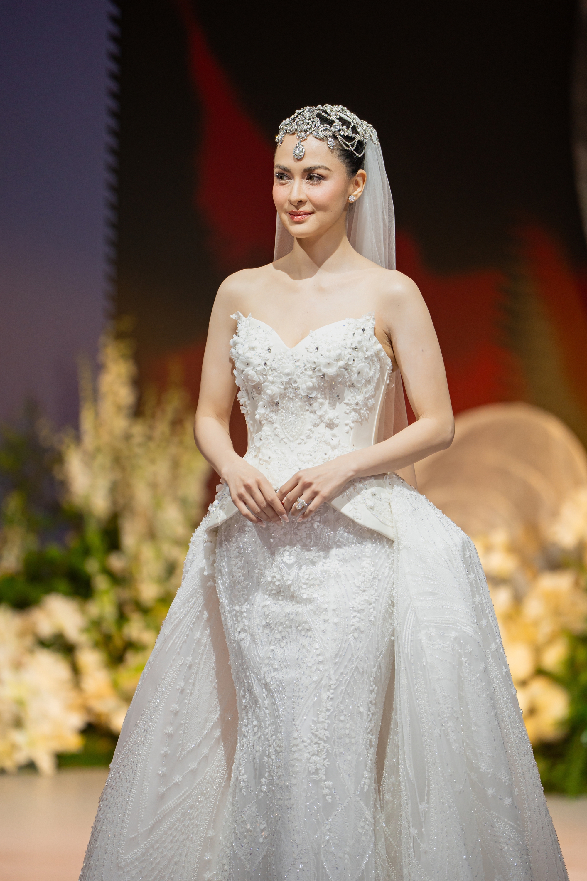 Thúy Ngân đọ dáng cùng "mỹ nhân đẹp nhất Philippines" Marian Rivera - Ảnh 3. Thúy Ngân đọ dáng cùng "mỹ nhân đẹp nhất Philippines" Marian Rivera - Ảnh 3.