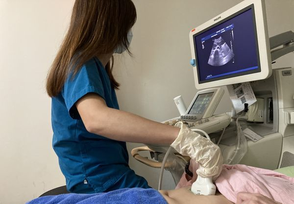Thấy bụng của con gái lớp 9 ngày càng to, mẹ vội vàng đưa đi khám thì chết sững khi bác sĩ nói 5 từ- Ảnh 4. Thấy bụng của con gái lớp 9 ngày càng to, mẹ vội vàng đưa đi khám thì chết sững khi bác sĩ nói 5 từ- Ảnh 4.
