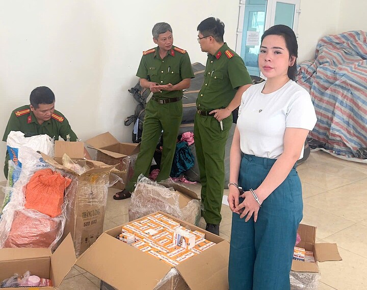 'Bác sĩ rởm' lừa hàng nghìn người dân miền núi mua thực phẩm chức năng giá cao - Ảnh 1. 'Bác sĩ rởm' lừa hàng nghìn người dân miền núi mua thực phẩm chức năng giá cao - Ảnh 1.