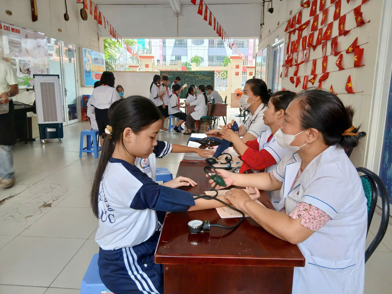 Một phường ở TP HCM quy định cụ thể về dịch vụ sử dụng máy lạnh ở các trường học - Ảnh 1. Một phường ở TP HCM quy định cụ thể về dịch vụ sử dụng máy lạnh ở các trường học - Ảnh 1.