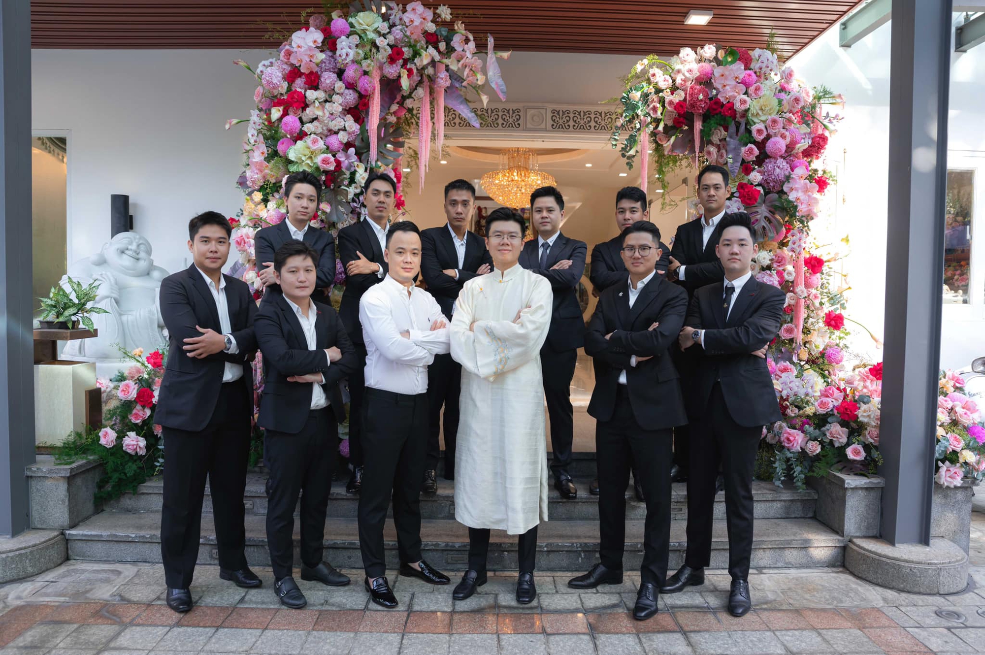 Hỷ sự 0 vàng của thiếu gia Phan Hoàng và ái nữ “tài phiệt”: Giật mình nhìn sang các đám cưới siêu giàu khác - Ảnh 5. Hỷ sự 0 vàng của thiếu gia Phan Hoàng và ái nữ “tài phiệt”: Giật mình nhìn sang các đám cưới siêu giàu khác - Ảnh 5.