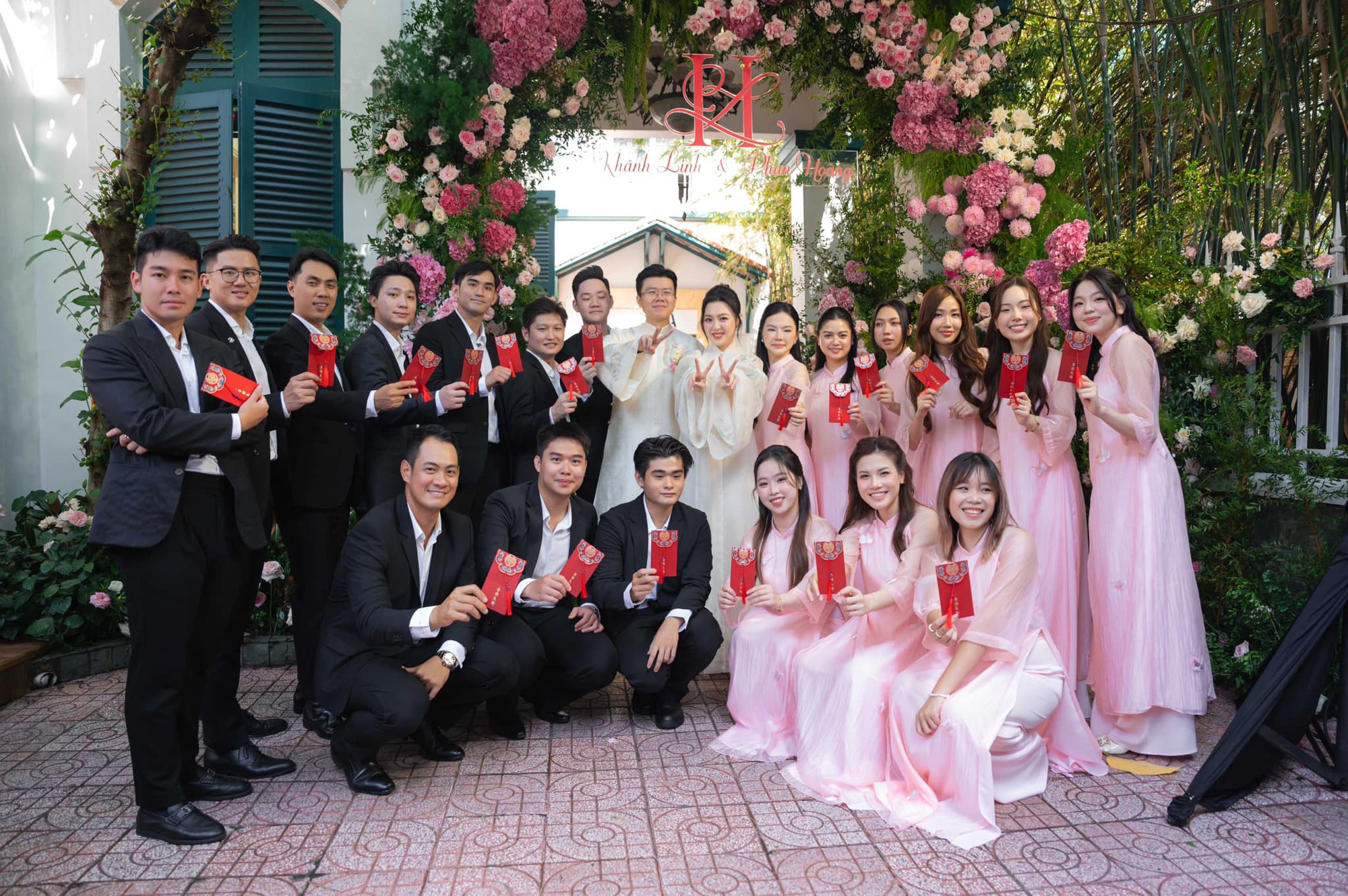 Hỷ sự 0 vàng của thiếu gia Phan Hoàng và ái nữ “tài phiệt”: Giật mình nhìn sang các đám cưới siêu giàu khác - Ảnh 6. Hỷ sự 0 vàng của thiếu gia Phan Hoàng và ái nữ “tài phiệt”: Giật mình nhìn sang các đám cưới siêu giàu khác - Ảnh 6.