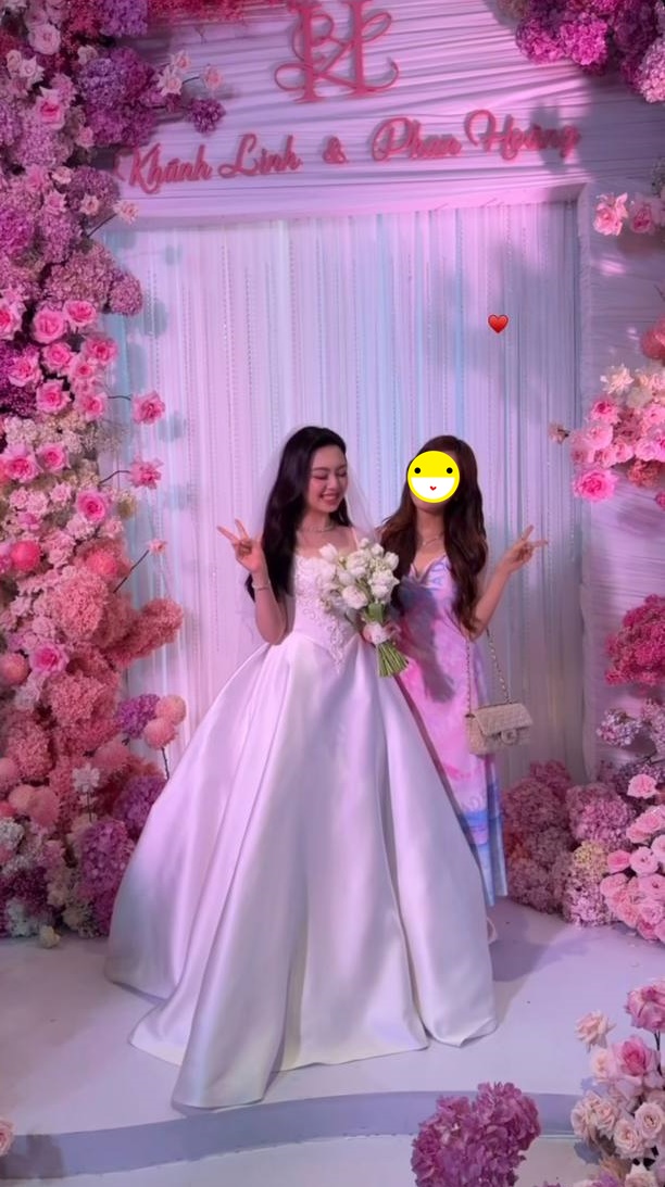 Hỷ sự 0 vàng của thiếu gia Phan Hoàng và ái nữ “tài phiệt”: Giật mình nhìn sang các đám cưới siêu giàu khác - Ảnh 10. Hỷ sự 0 vàng của thiếu gia Phan Hoàng và ái nữ “tài phiệt”: Giật mình nhìn sang các đám cưới siêu giàu khác - Ảnh 10.