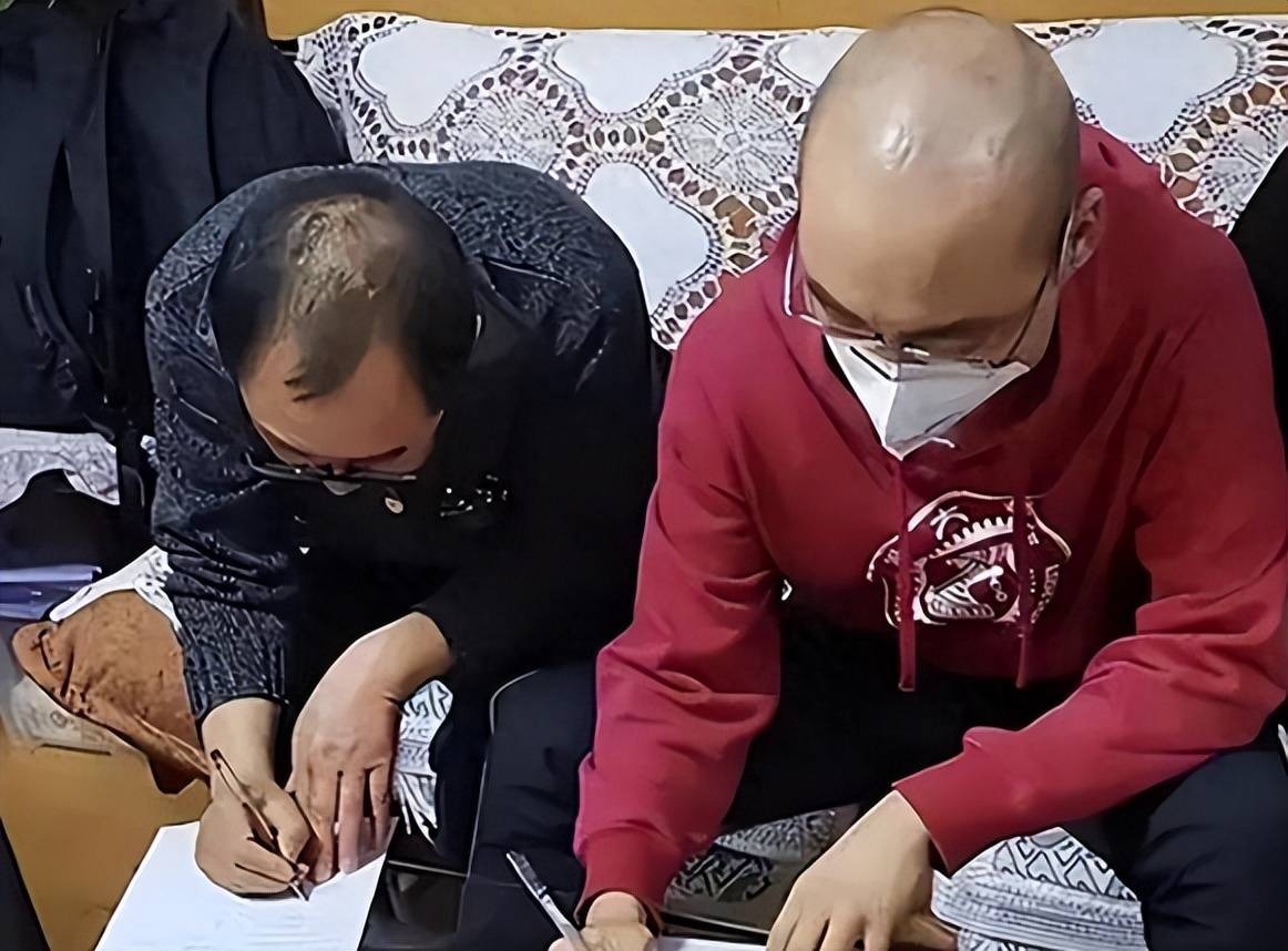 Nam sinh học giỏi vừa tốt nghiệp thì bị ung thư, từ bỏ điều trị, đăng ký hiến xác rồi nói dối bà: "Cháu sắp đi du học"- Ảnh 4. Nam sinh học giỏi vừa tốt nghiệp thì bị ung thư, từ bỏ điều trị, đăng ký hiến xác rồi nói dối bà: "Cháu sắp đi du học"- Ảnh 4.