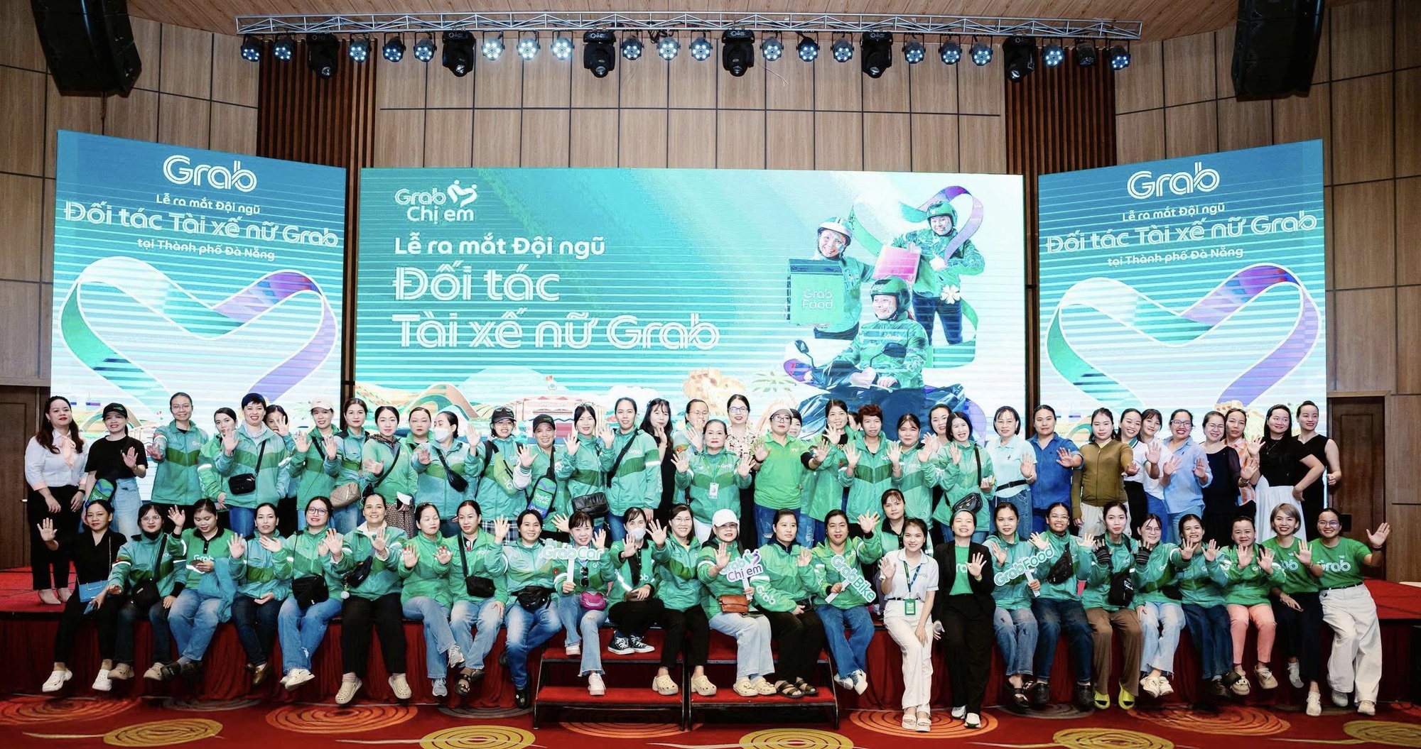 Ra mắt đội ngũ tài xế nữ Ra mắt đội ngũ tài xế nữ