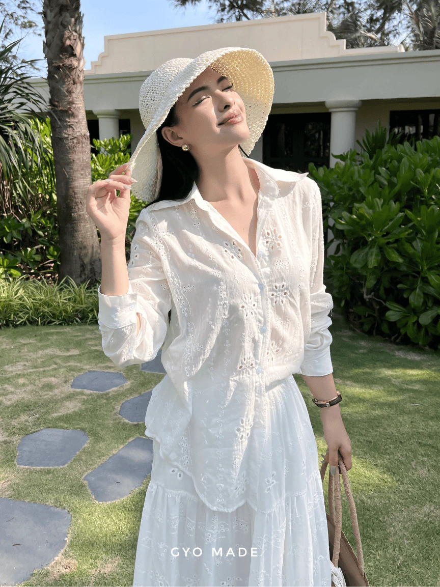 Song Hye Kyo "lột xác" với áo hai dây ren - biểu tượng mới của mùa thu 2025 - Ảnh 8. Song Hye Kyo "lột xác" với áo hai dây ren - biểu tượng mới của mùa thu 2025 - Ảnh 8.