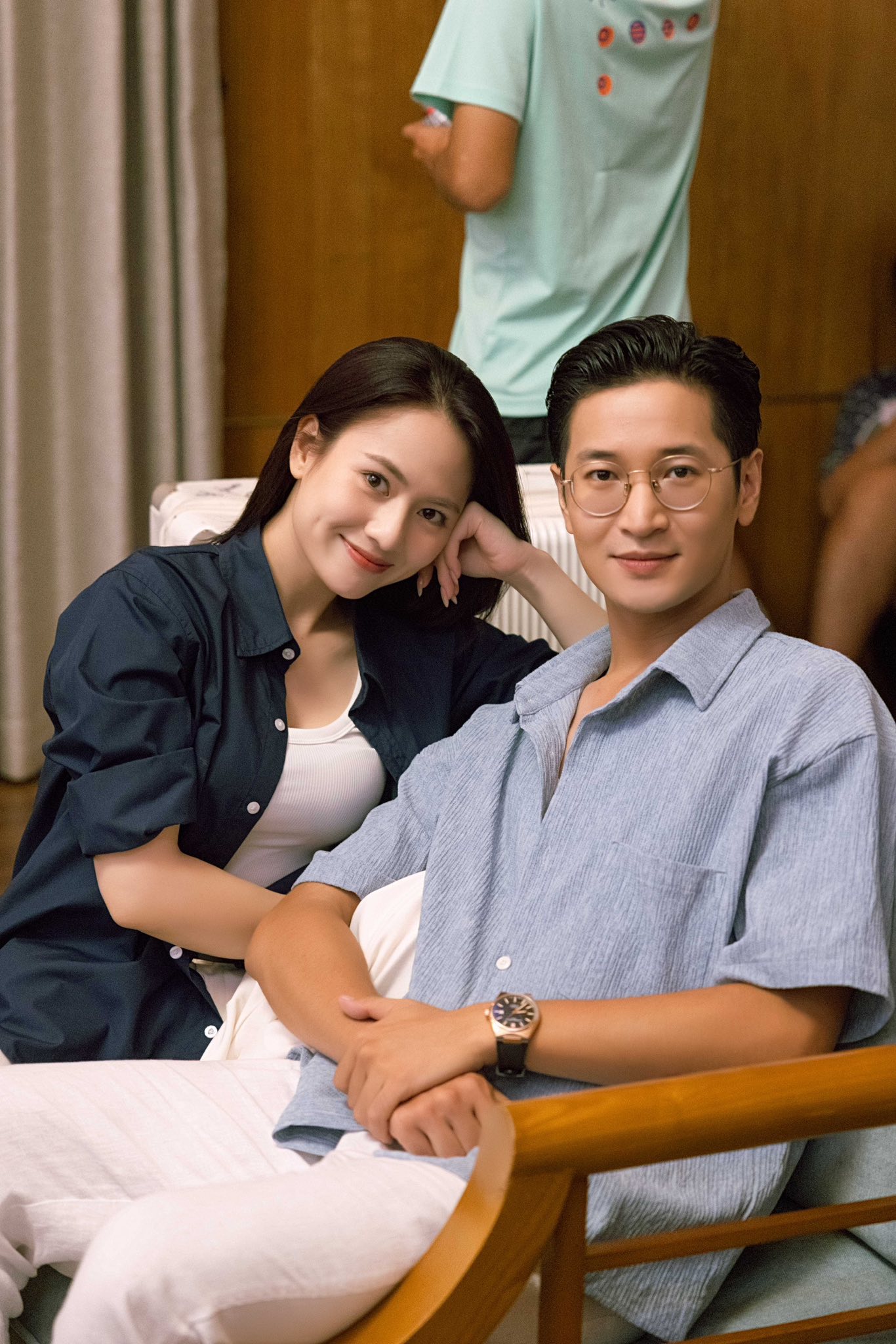 Vbiz có cặp đôi bí mật kết hôn 4 năm mà không ai biết, nhà gái đẹp đến nỗi cả nước cấm dao kéo - Ảnh 7. Vbiz có cặp đôi bí mật kết hôn 4 năm mà không ai biết, nhà gái đẹp đến nỗi cả nước cấm dao kéo - Ảnh 7.