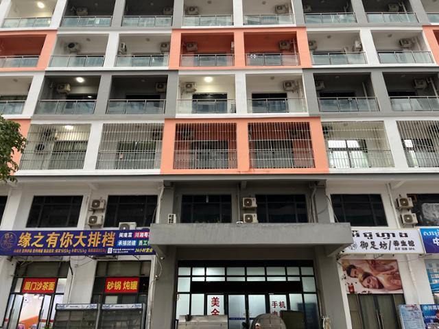 Khu lừa đảo lớn nhất Campuchia là "nhà tù khổng lồ" - Ảnh 2. Khu lừa đảo lớn nhất Campuchia là "nhà tù khổng lồ" - Ảnh 2.