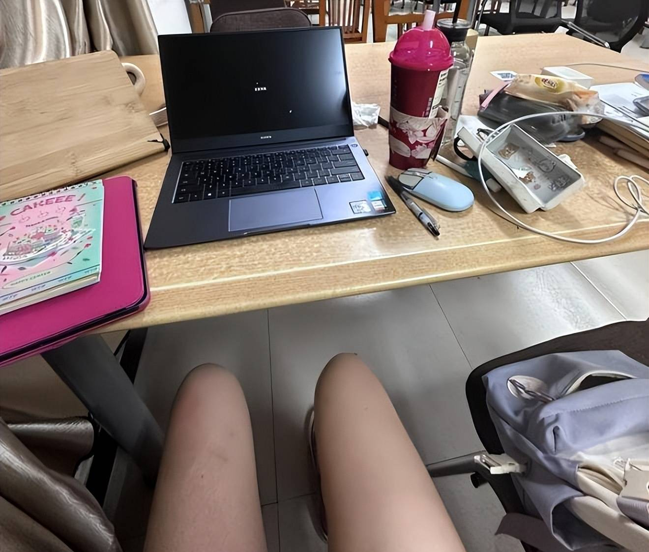 Nữ sinh bị đưa vào "danh sách đen" của thư viện vì tiếng ồn phát ra từ cơ thể, dân mạng thương cảm: Thật sự không thể kiểm soát!- Ảnh 1. Nữ sinh bị đưa vào "danh sách đen" của thư viện vì tiếng ồn phát ra từ cơ thể, dân mạng thương cảm: Thật sự không thể kiểm soát!- Ảnh 1.