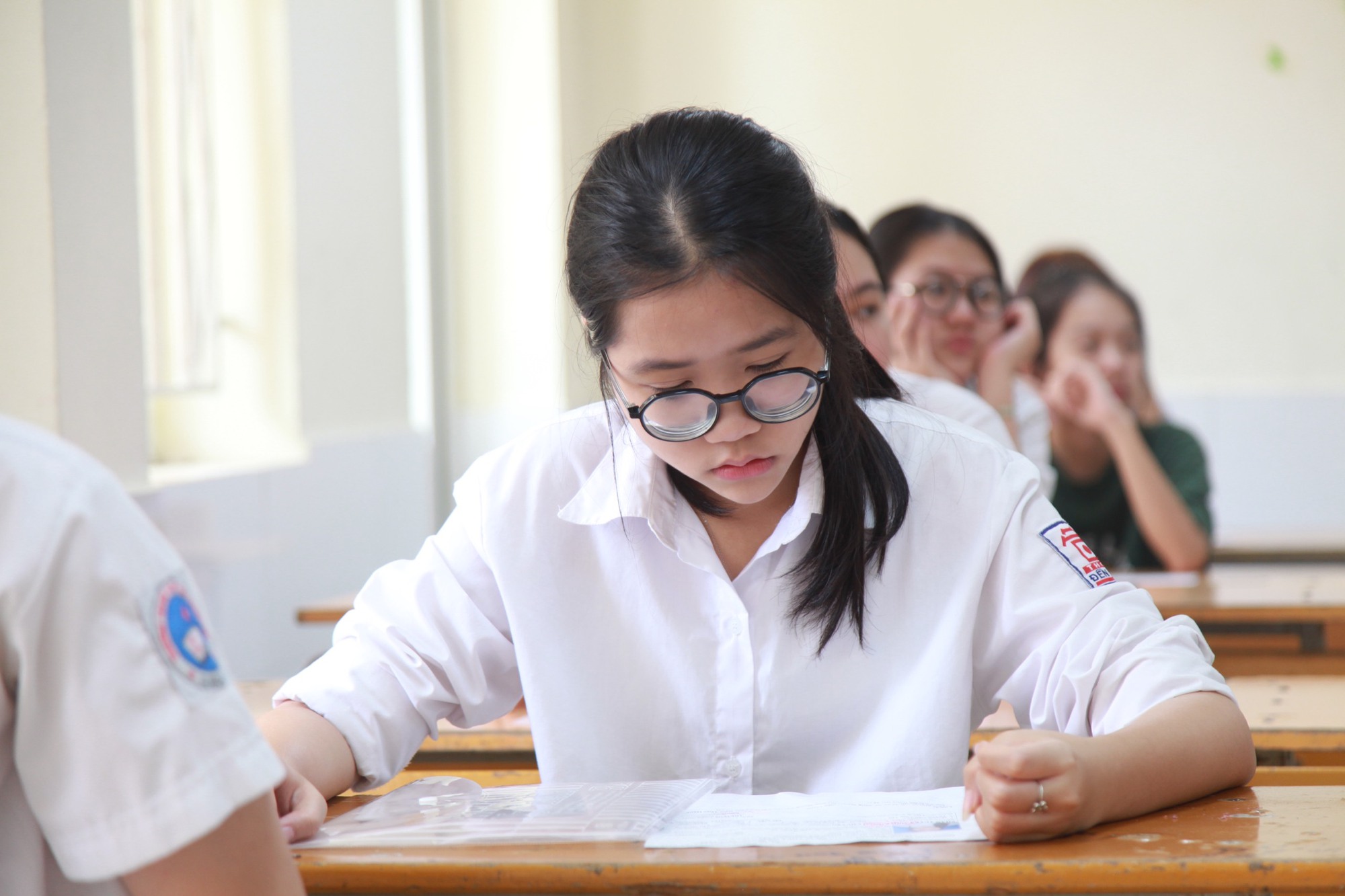 Trên đời này, ai khó chiều hơn PHỤ HUYNH? Không tin cứ xem phản ứng sau khi TP.HCM công bố 3 môn thi lớp 10! - Ảnh 1. Trên đời này, ai khó chiều hơn PHỤ HUYNH? Không tin cứ xem phản ứng sau khi TP.HCM công bố 3 môn thi lớp 10! - Ảnh 1.