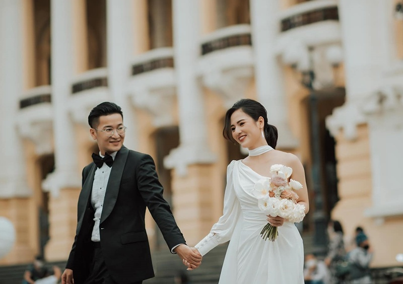 Vbiz có cặp đôi bí mật kết hôn 4 năm mà không ai biết, nhà gái đẹp đến nỗi cả nước cấm dao kéo - Ảnh 3. Vbiz có cặp đôi bí mật kết hôn 4 năm mà không ai biết, nhà gái đẹp đến nỗi cả nước cấm dao kéo - Ảnh 3.