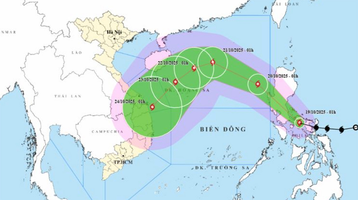 Bão Fengshen áp sát Biển Đông, miền Bắc đón không khí lạnh tăng cường - Ảnh 1. Bão Fengshen áp sát Biển Đông, miền Bắc đón không khí lạnh tăng cường - Ảnh 1.