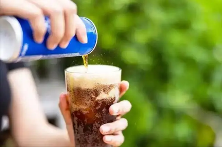 Ngày càng nhiều người tử vong vì suy thận, bác sĩ khuyên: Chớ dại đụng 4 loại nước này- Ảnh 1. Ngày càng nhiều người tử vong vì suy thận, bác sĩ khuyên: Chớ dại đụng 4 loại nước này- Ảnh 1.