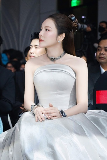 Lý Nhã Kỳ nói về hôn nhân với 1 một người đàn ông - Ảnh 3. Lý Nhã Kỳ nói về hôn nhân với 1 một người đàn ông - Ảnh 3.