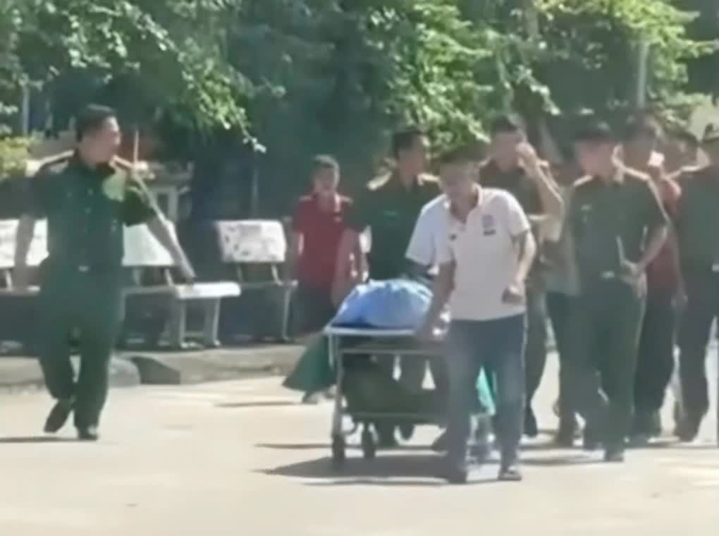 Vụ nam sinh lớp 12 bị bạn cùng trường đâm tử vong: Ranh giới giữa phòng vệ chính đáng và tội danh giết người - Ảnh 2. Vụ nam sinh lớp 12 bị bạn cùng trường đâm tử vong: Ranh giới giữa phòng vệ chính đáng và tội danh giết người - Ảnh 2.