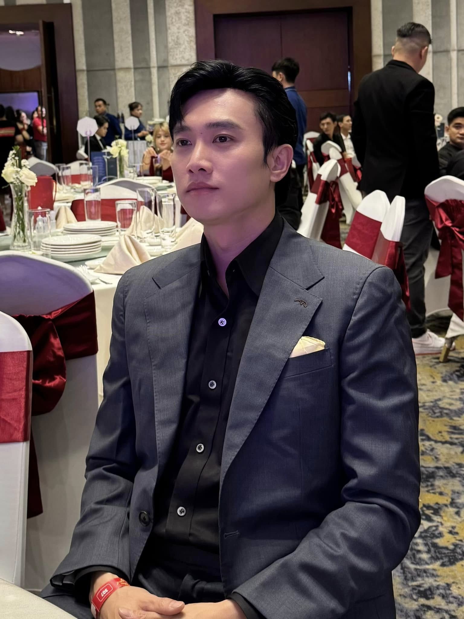 Việt Nam có 1 tổng tài vừa đẹp vừa giàu ngang ngửa Trần Vỹ Đình: Ở biệt thự 7000m2, trẻ mãi không già suốt 15 năm - Ảnh 9.