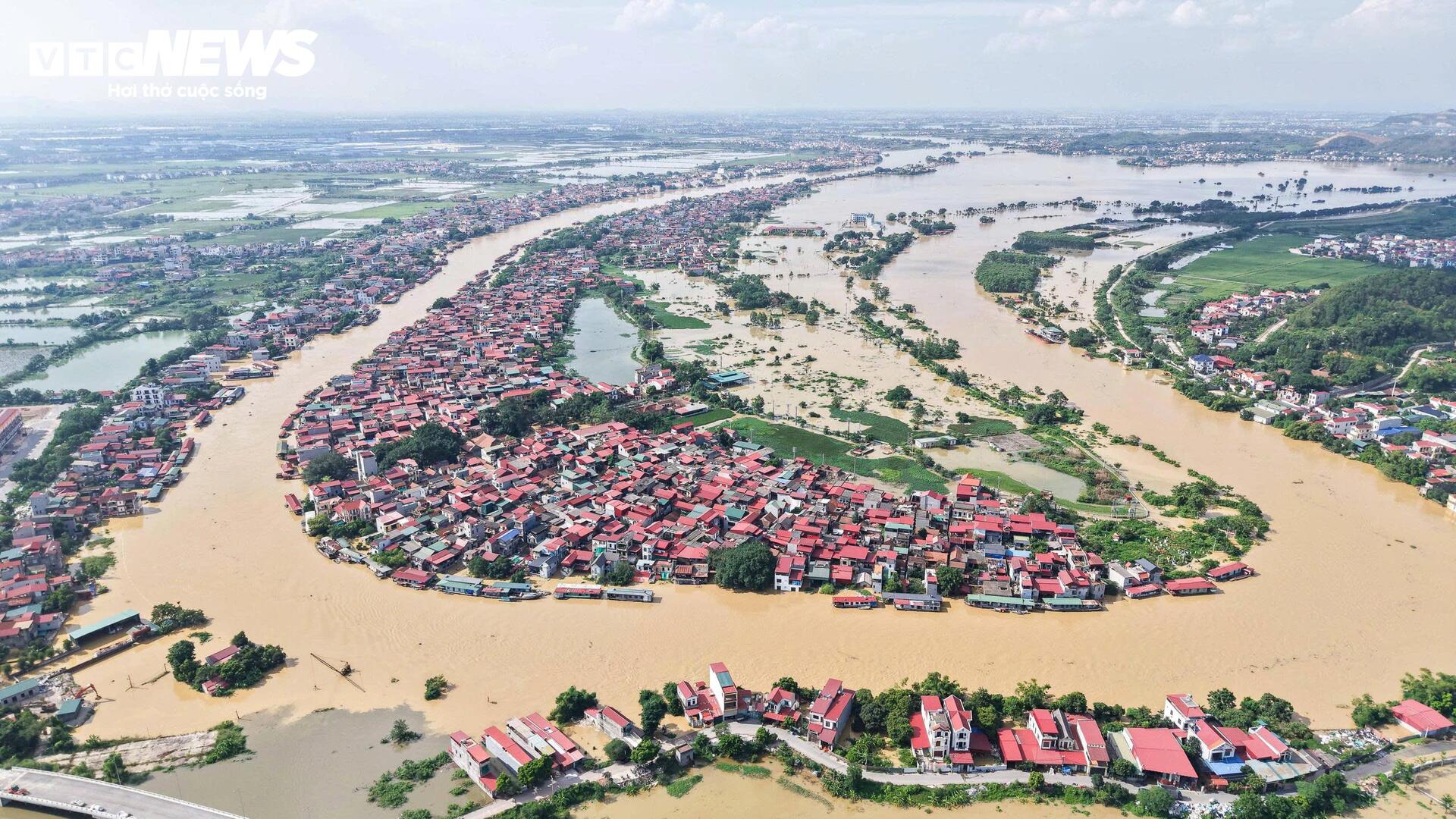 Lũ sông Cầu dâng cao, hơn 8.000 người dân ở Bắc Ninh bị cô lập - Ảnh 10. Lũ sông Cầu dâng cao, hơn 8.000 người dân ở Bắc Ninh bị cô lập - Ảnh 10.
