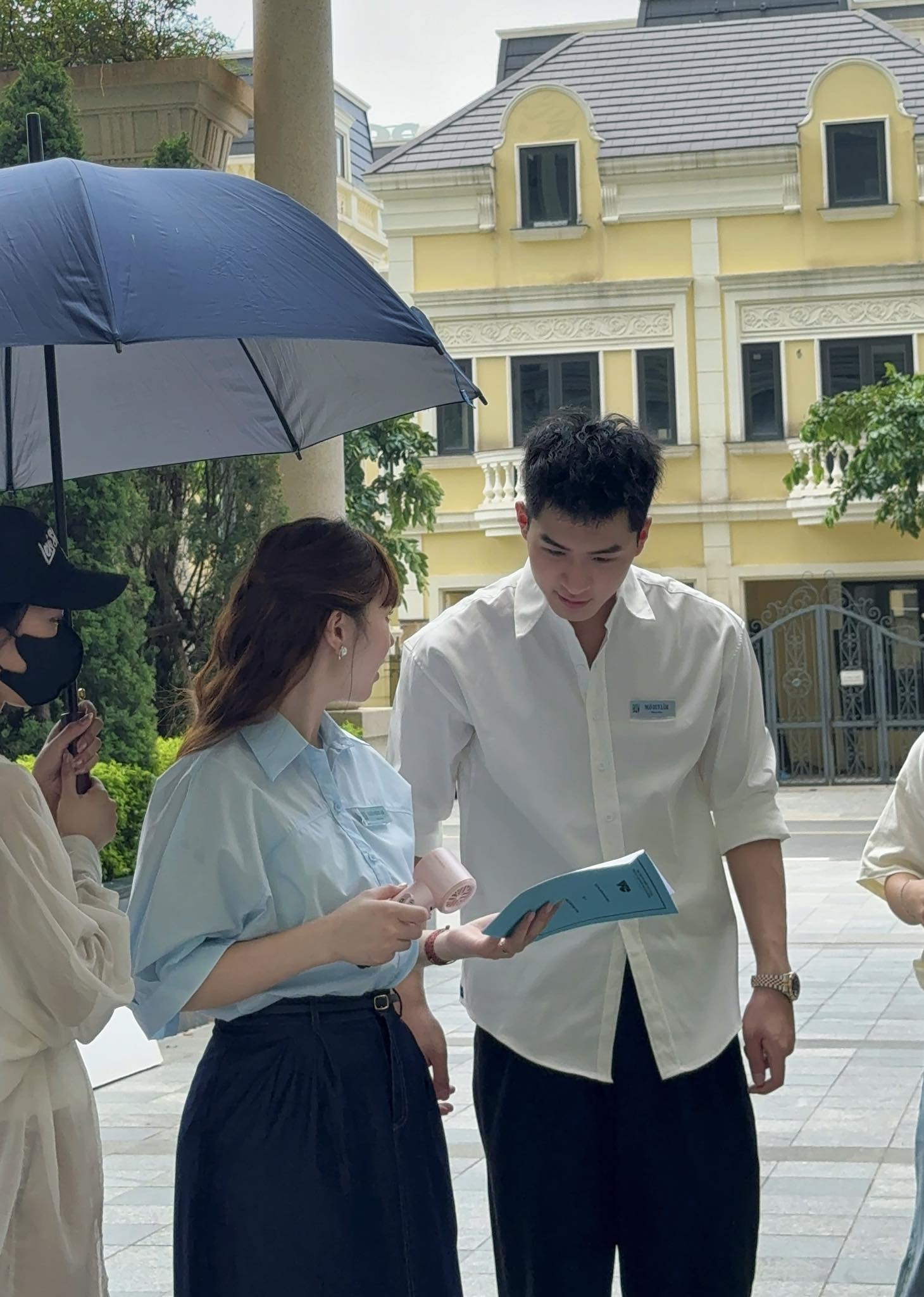 Vừa ly hôn chồng trong Gió ngang khoảng trời xanh, Quỳnh Kool có ngay trai trẻ ân cần chăm sóc, lại còn là mỹ nam đẹp cực phẩm- Ảnh 10. Vừa ly hôn chồng trong Gió ngang khoảng trời xanh, Quỳnh Kool có ngay trai trẻ ân cần chăm sóc, lại còn là mỹ nam đẹp cực phẩm- Ảnh 10.