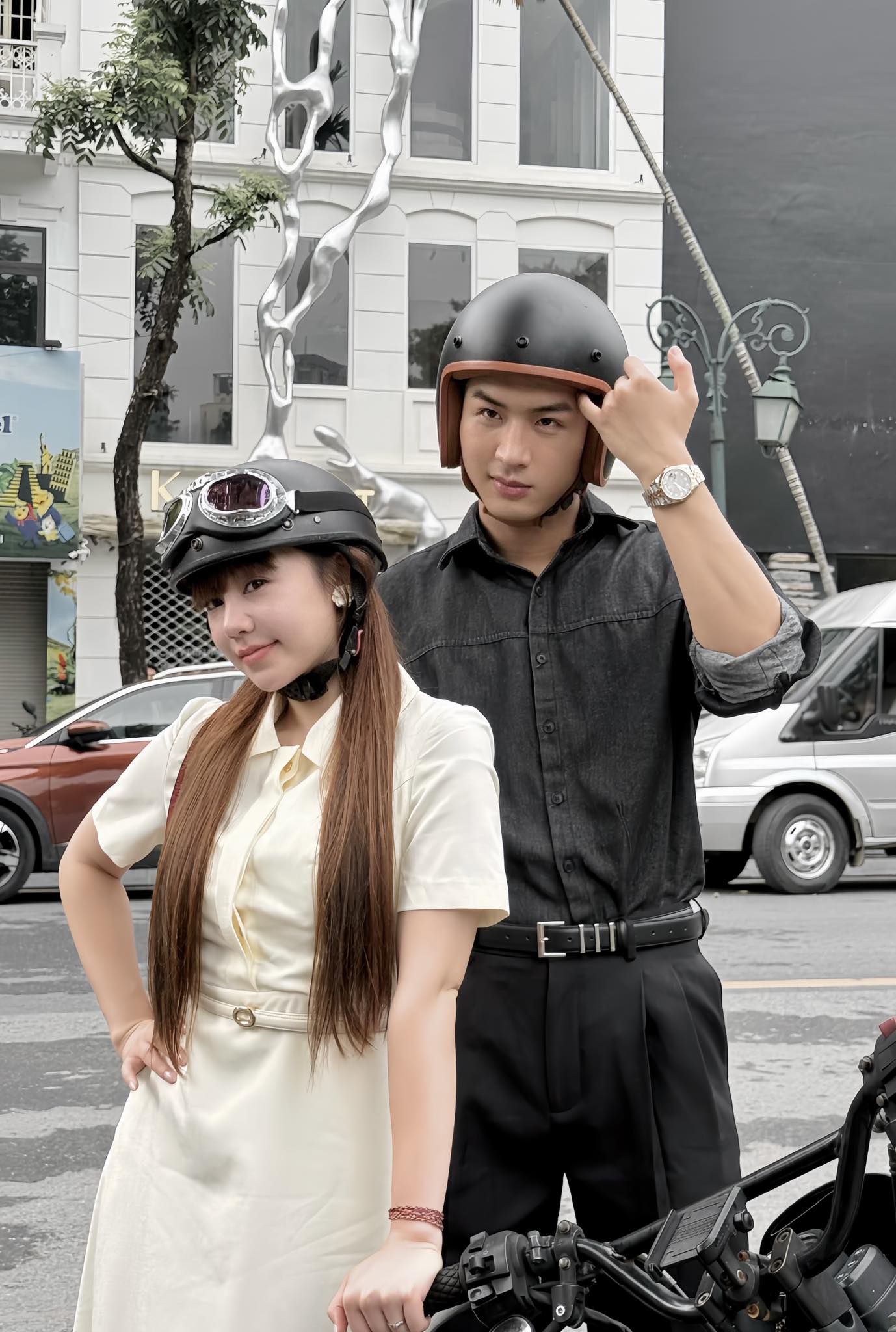 Vừa ly hôn chồng trong Gió ngang khoảng trời xanh, Quỳnh Kool có ngay trai trẻ ân cần chăm sóc, lại còn là mỹ nam đẹp cực phẩm- Ảnh 9. Vừa ly hôn chồng trong Gió ngang khoảng trời xanh, Quỳnh Kool có ngay trai trẻ ân cần chăm sóc, lại còn là mỹ nam đẹp cực phẩm- Ảnh 9.