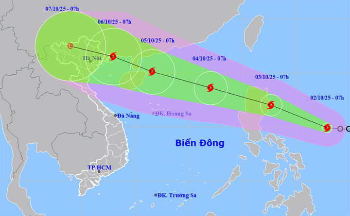 Bão Matmo cách Biển Đông 650km, đầu tuần tới ảnh hưởng trực tiếp miền Bắc - Ảnh 1.
