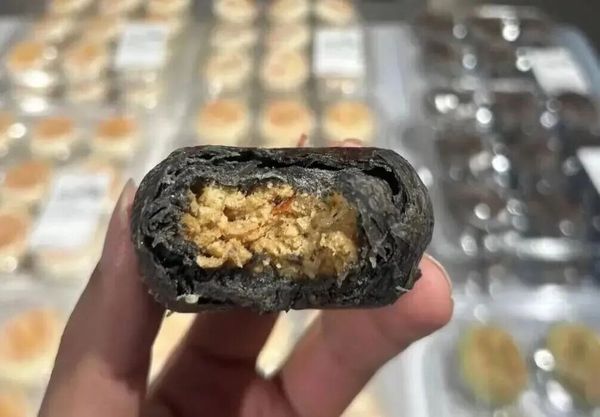Ra mắt bánh trung thu nhân dế, hương vị thế nào?- Ảnh 2.
