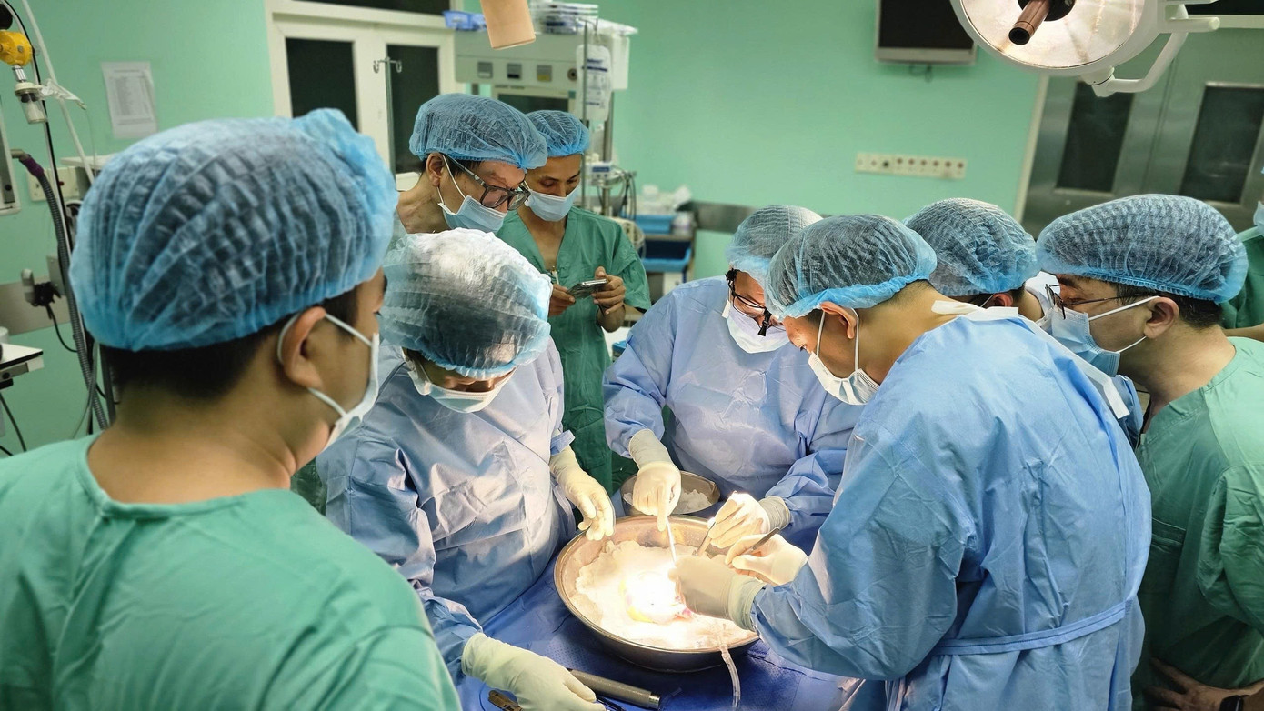 Người đàn ông suy tim giai đoạn cuối ‘hồi sinh’ nhờ ghép tim xuyên Việt - Ảnh 1.