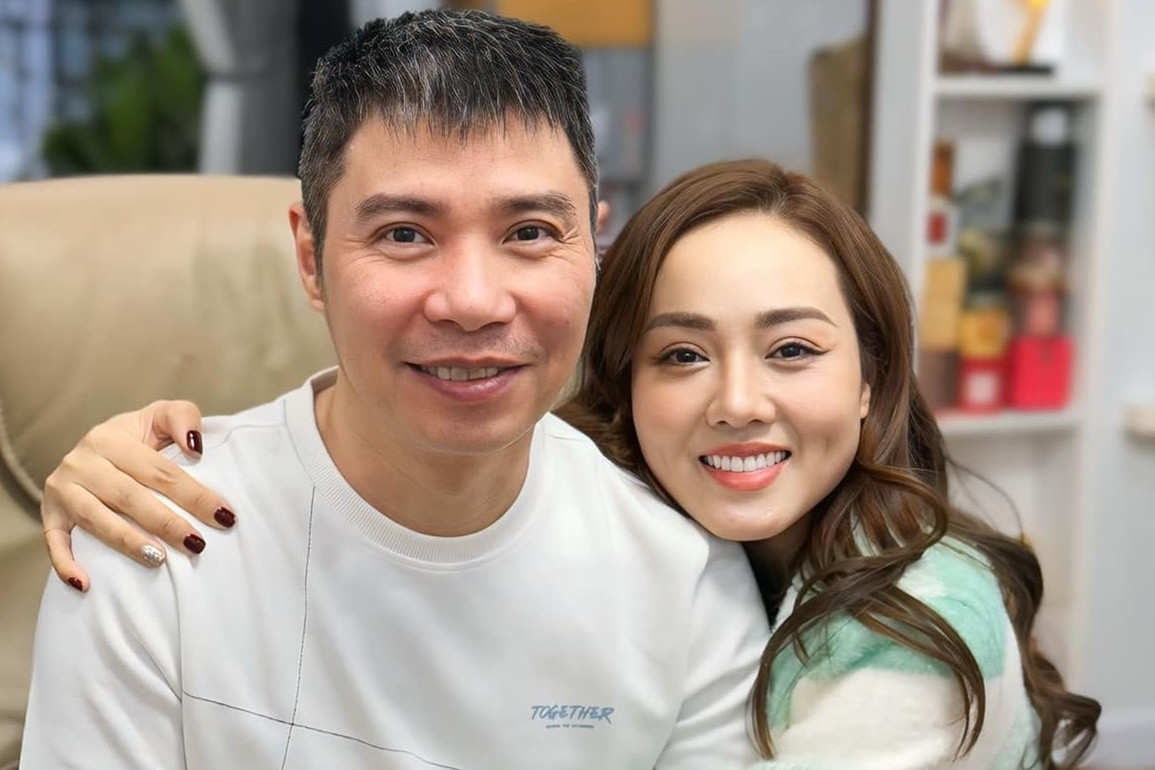 Nhan sắc vợ 3, chăm chồng như chăm em bé của nam NSND xin từ chức Phó Giám đốc Nhà hát kịch Hà Nội - Ảnh 12. Nhan sắc vợ 3, chăm chồng như chăm em bé của nam NSND xin từ chức Phó Giám đốc Nhà hát kịch Hà Nội - Ảnh 12.