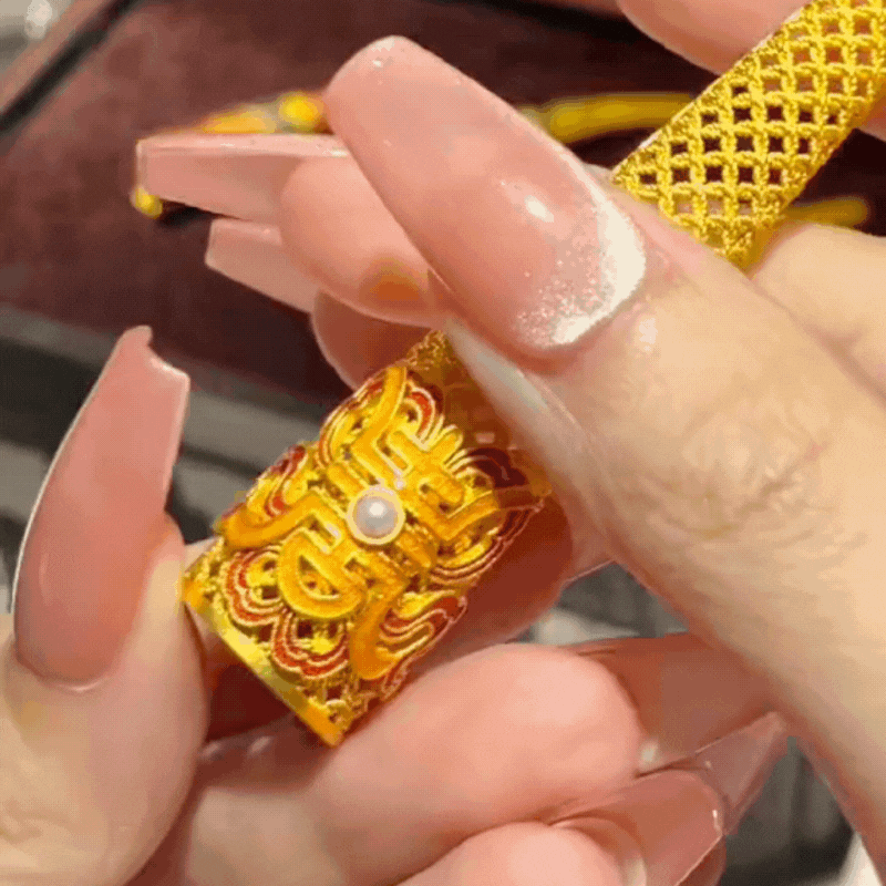 “Rửa mắt” với cuộc sống xa hoa của phú bà U35: Shopping ngọc ngà châu báu, tậu 99 món vàng ròng và biệt phủ cho con gái 3 tuổi!- Ảnh 6. “Rửa mắt” với cuộc sống xa hoa của phú bà U35: Shopping ngọc ngà châu báu, tậu 99 món vàng ròng và biệt phủ cho con gái 3 tuổi!- Ảnh 6.