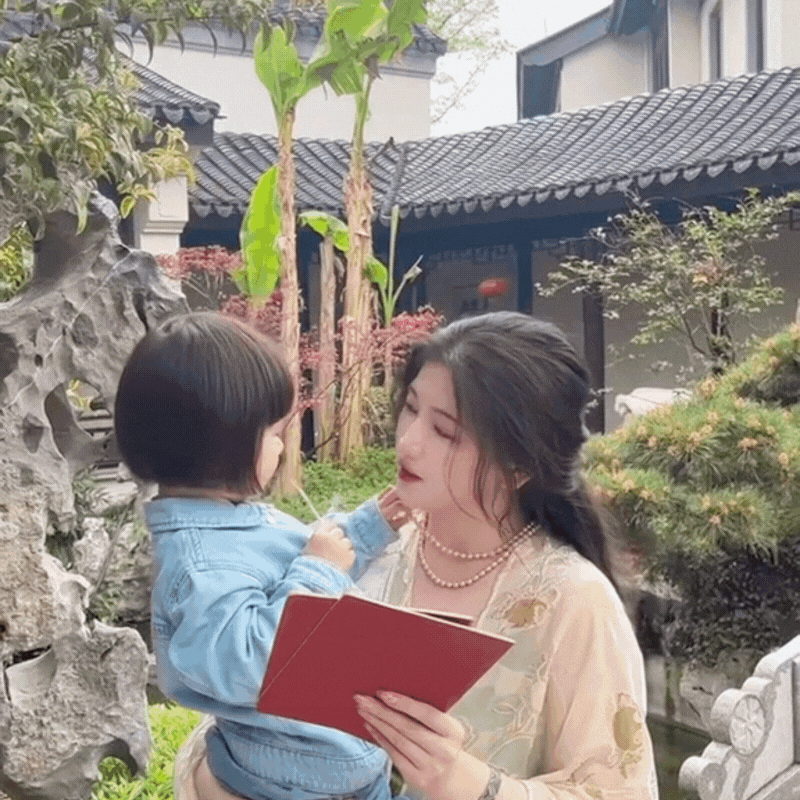 “Rửa mắt” với cuộc sống xa hoa của phú bà U35: Shopping ngọc ngà châu báu, tậu 99 món vàng ròng và biệt phủ cho con gái 3 tuổi!- Ảnh 9. “Rửa mắt” với cuộc sống xa hoa của phú bà U35: Shopping ngọc ngà châu báu, tậu 99 món vàng ròng và biệt phủ cho con gái 3 tuổi!- Ảnh 9.