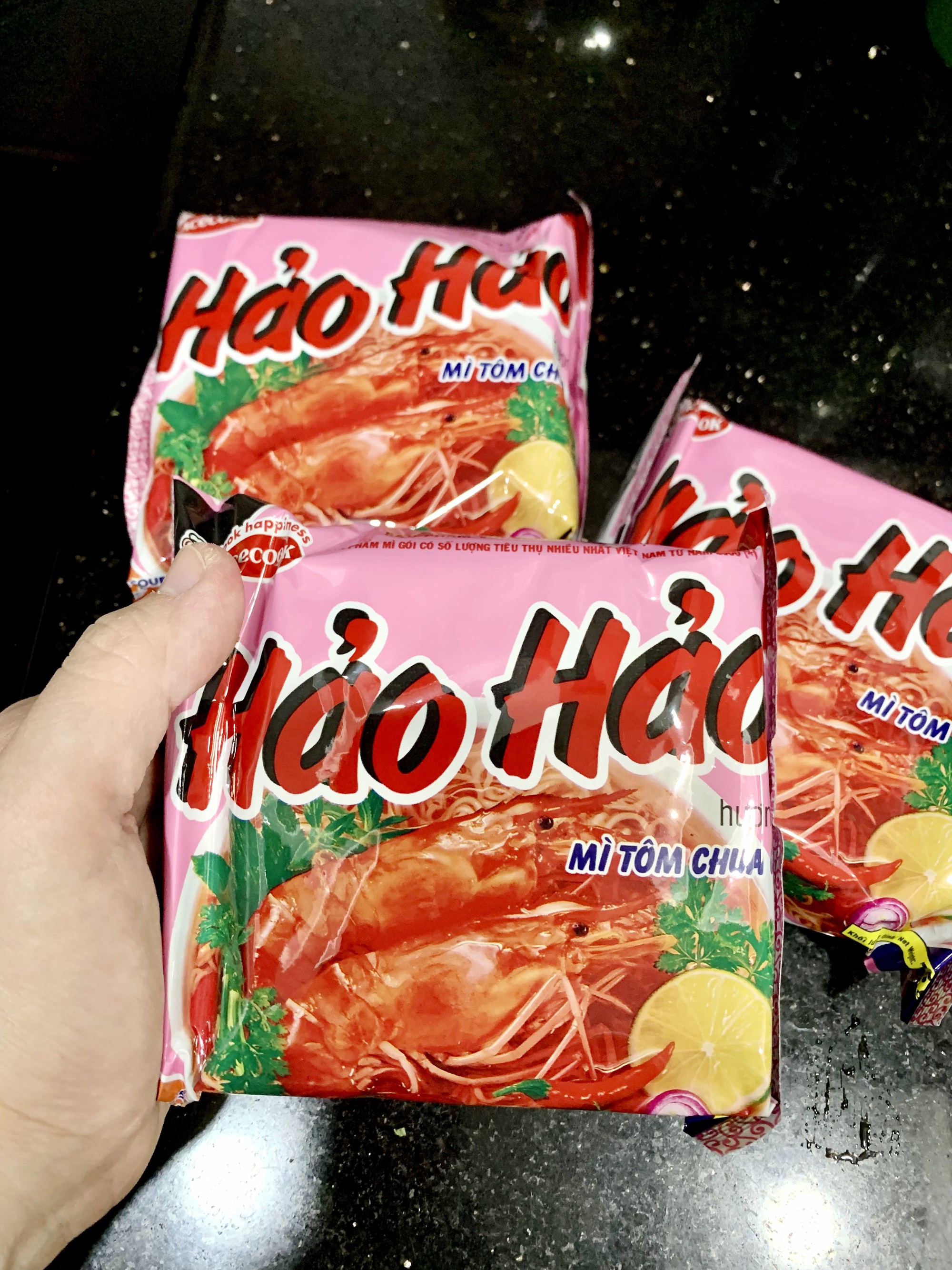 Bóc thử mì Hảo Hảo mua ở miền Nam và miền Bắc: Phát hiện sự khác nhau bất ngờ, liệu có đúng như Bóc thử mì Hảo Hảo mua ở miền Nam và miền Bắc: Phát hiện sự khác nhau bất ngờ, liệu có đúng như
